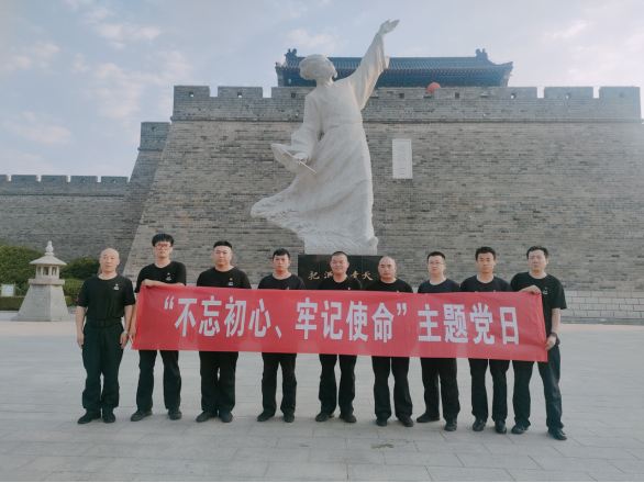 諸城守押大隊(duì)黨支部超然臺黨性教育基地開展“不忘初心、牢記使命”現(xiàn)場教學(xué)活動(dòng)405.png
